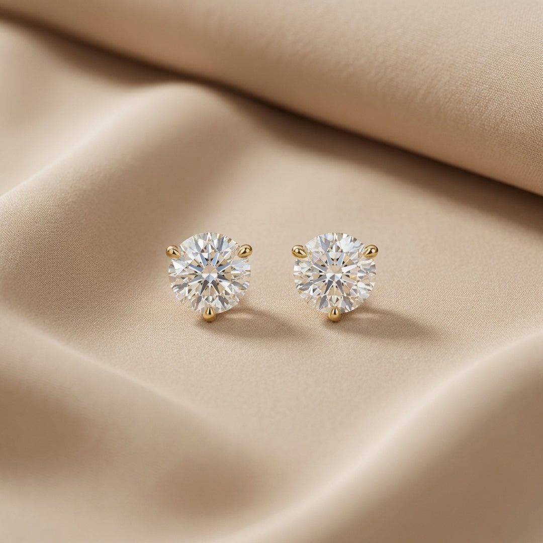 June Round Stud Earrings Diamond