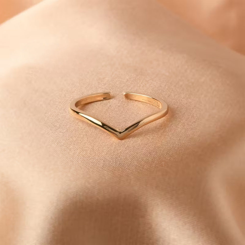 Minimalist Chevron V Ring