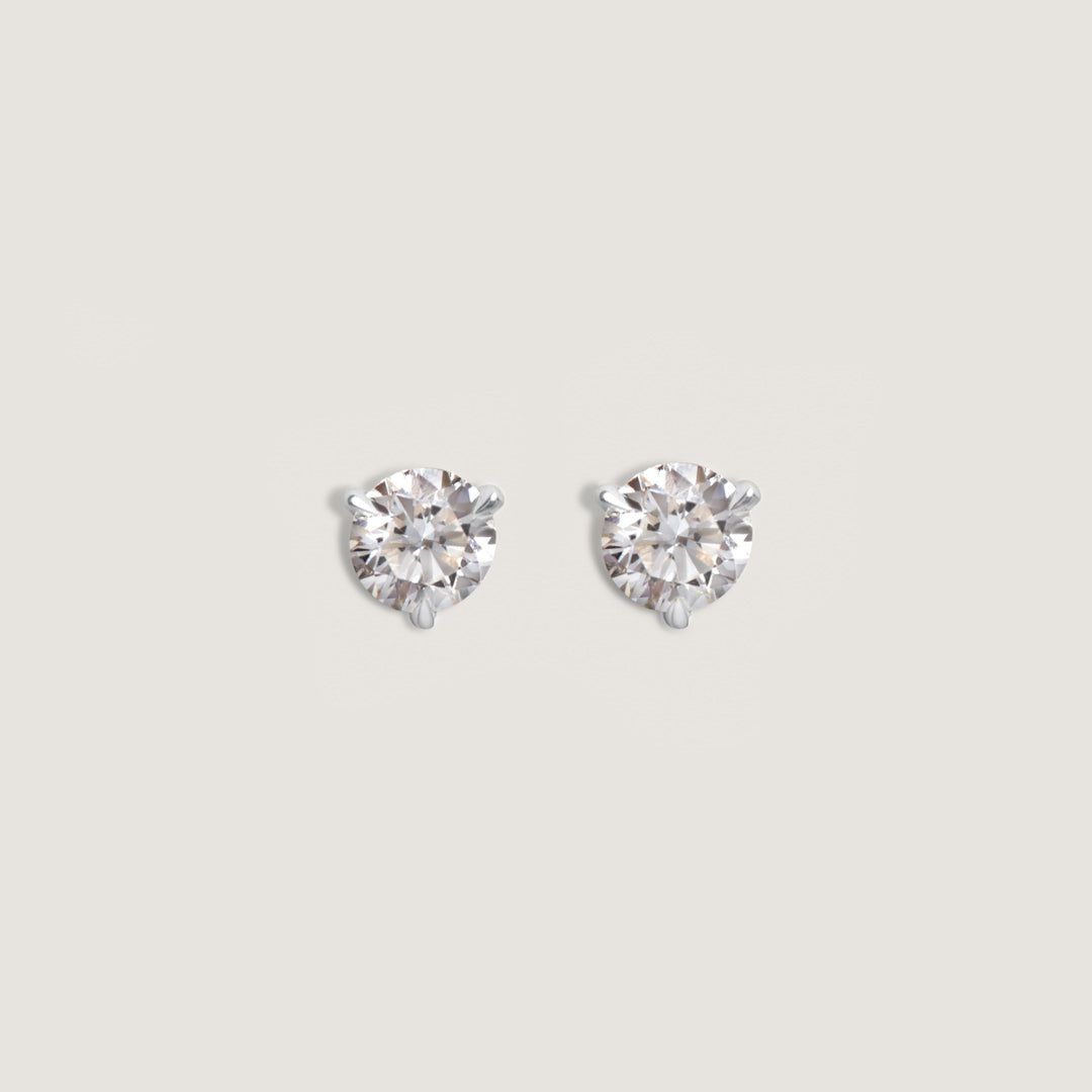 June Round Stud Earrings Diamond