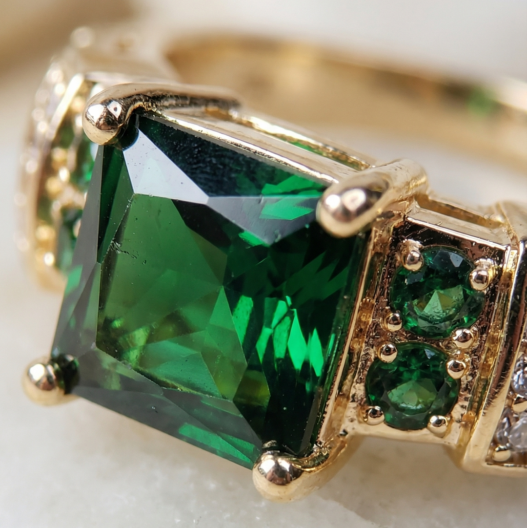 Green Crystalline Golden Ring