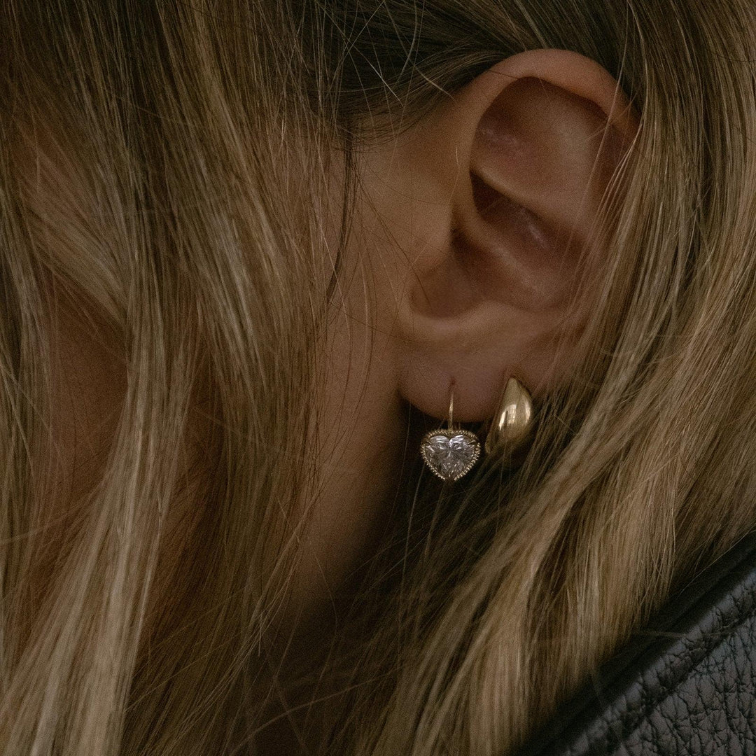 Solis Ribbed Heart Diamond Earrings