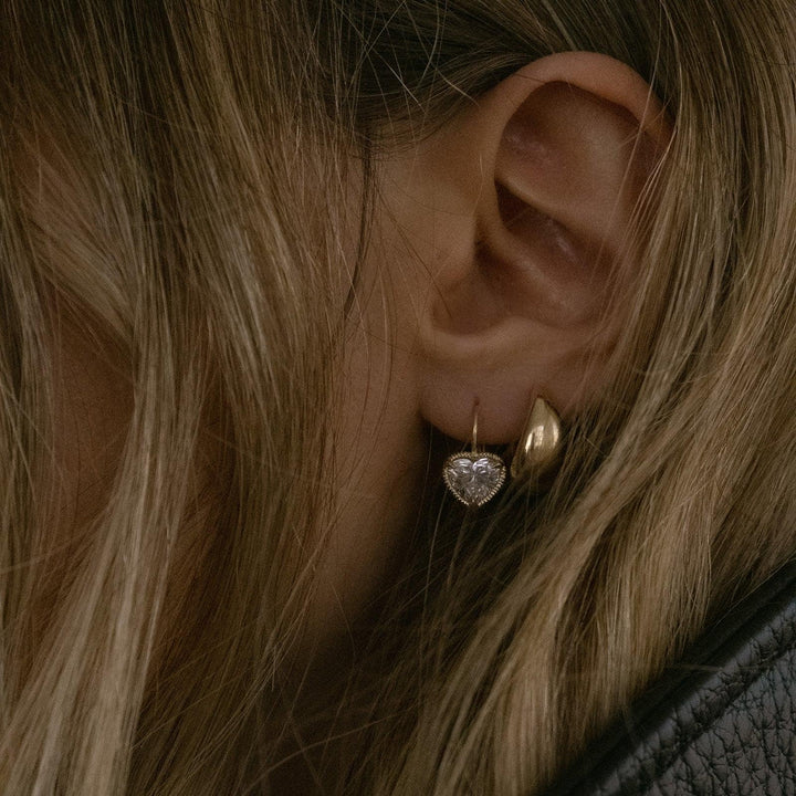 Solis Ribbed Heart Diamond Earrings