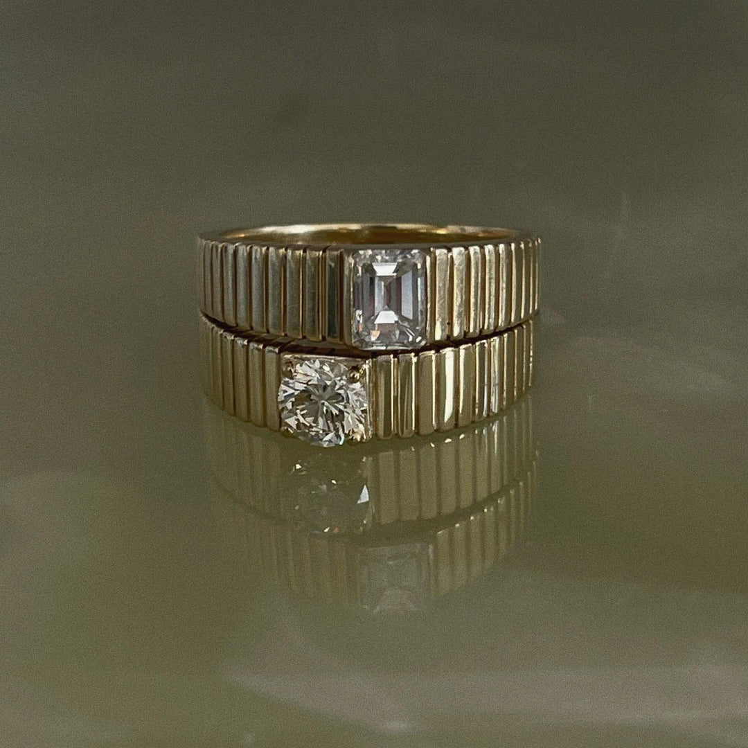 Solis Ribbed Ring Emerald Diamond