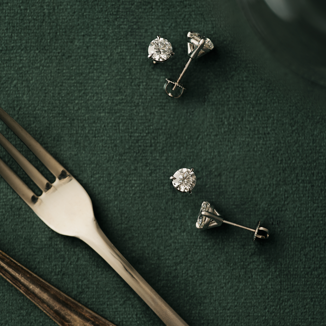 June Round Stud Earrings Diamond