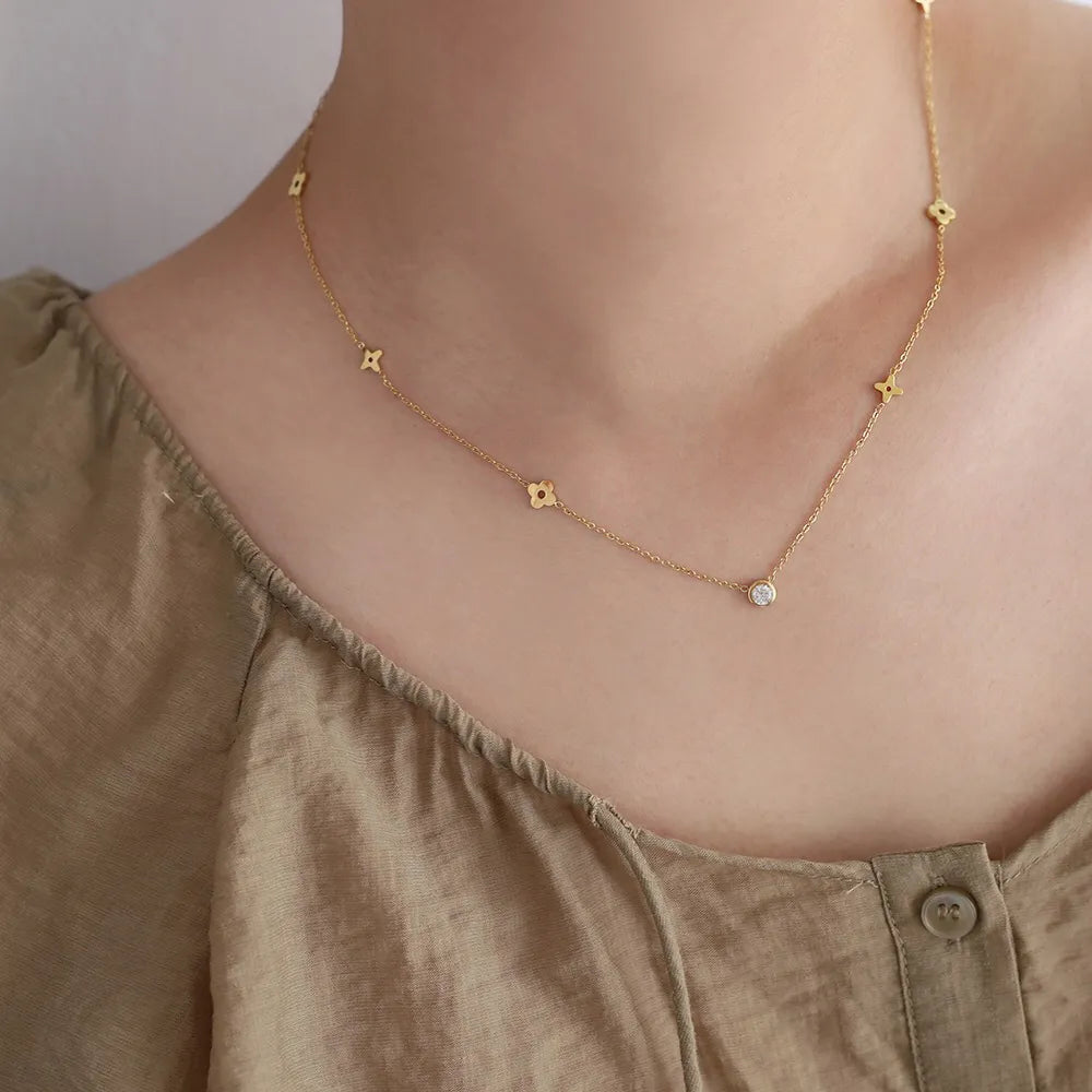 Carrie® Clover Chain