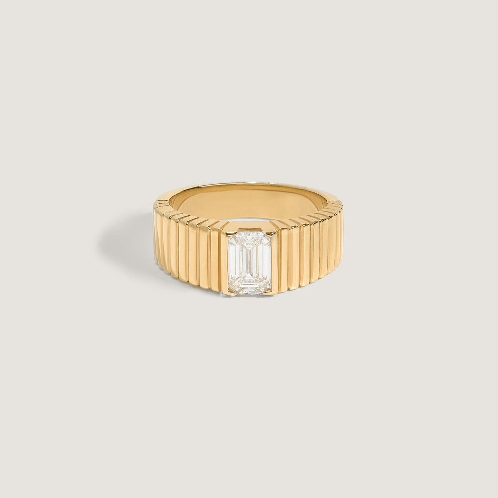 Solis Ribbed Ring Emerald Diamond