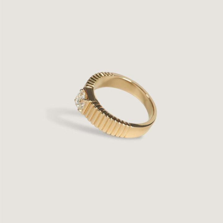 Solis Ribbed Ring Round Diamond 0.5 Carat